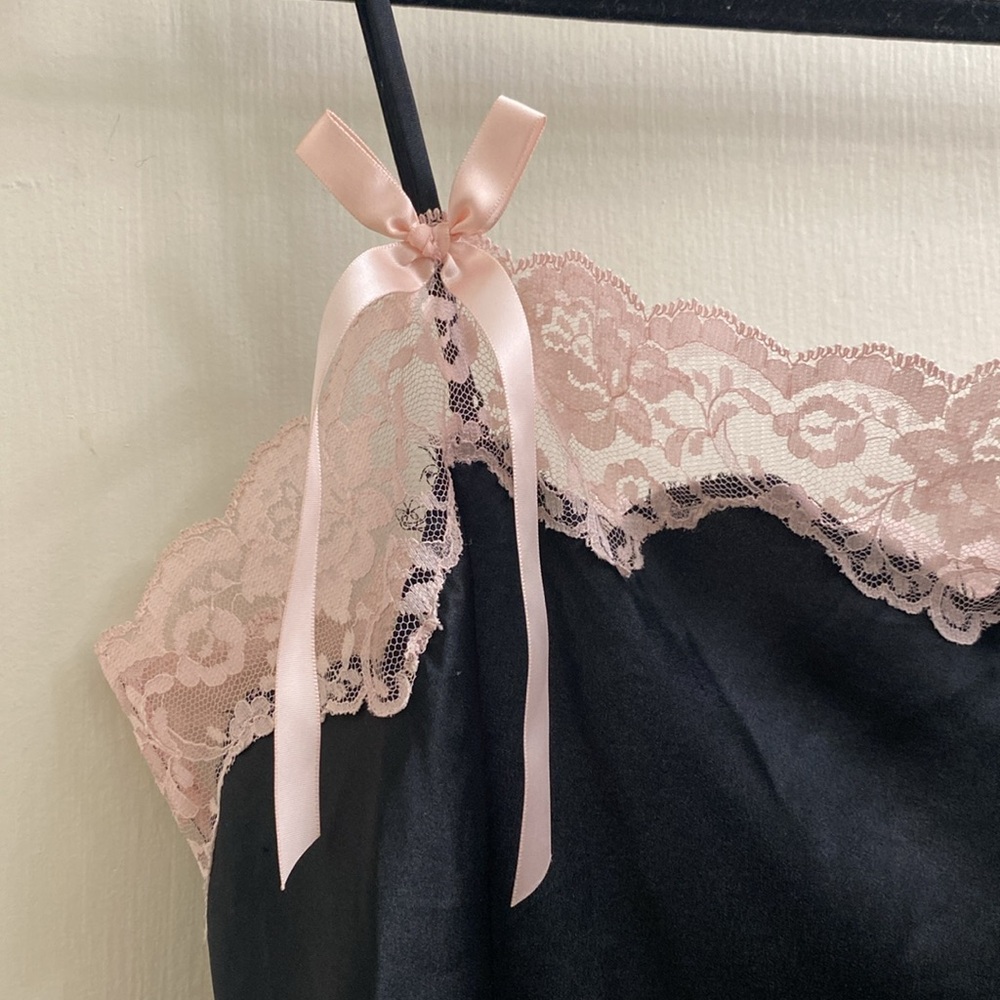 Victorias Secret - Large - Black - Babydoll - Pink trim - Side slit - Picture 5 of 7
